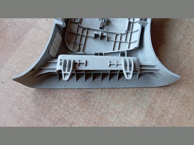 bontott HYUNDAI TUCSON Bal B Oszlop Díszléc