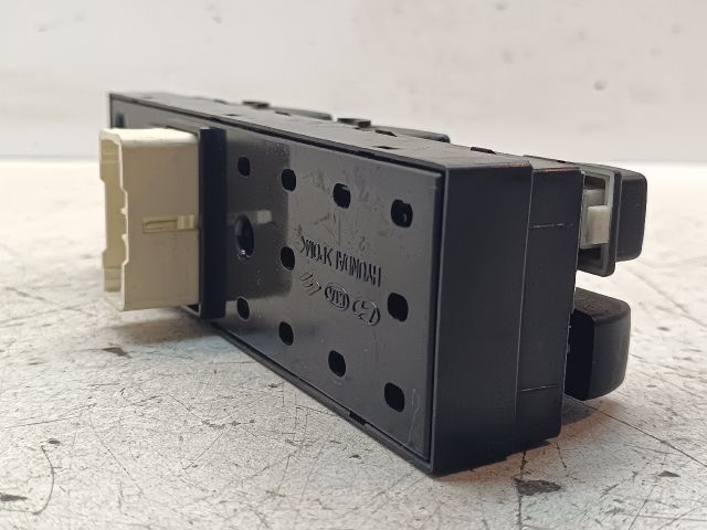 bontott HYUNDAI TUCSON Bal első Ablakemelő Kapcsoló