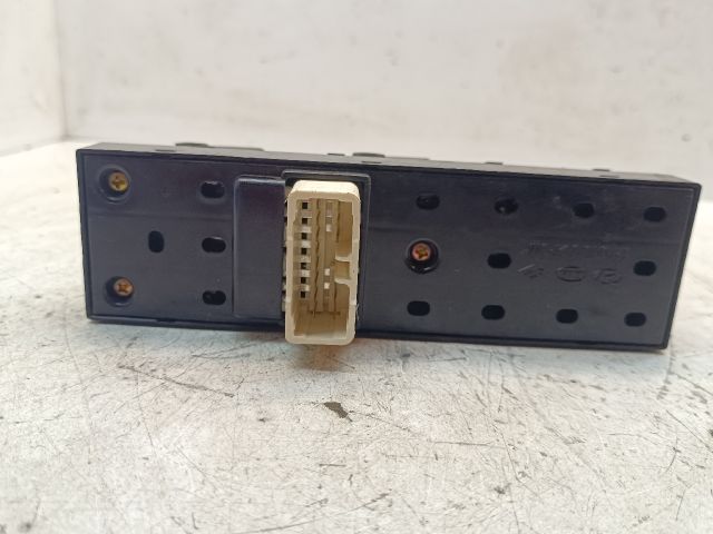 bontott HYUNDAI TUCSON Bal első Ablakemelő Kapcsoló