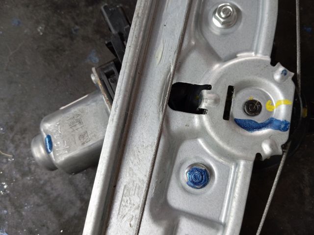 bontott HYUNDAI TUCSON Bal első Ablakemelő Szerkezet (Elektromos)