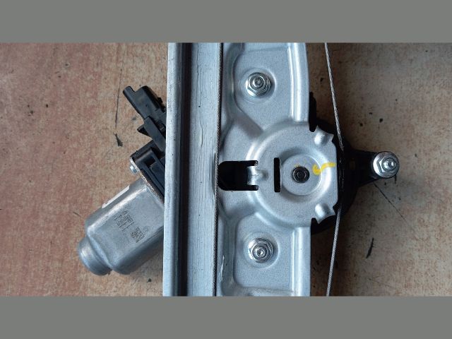 bontott HYUNDAI TUCSON Bal első Ablakemelő Szerkezet (Elektromos)