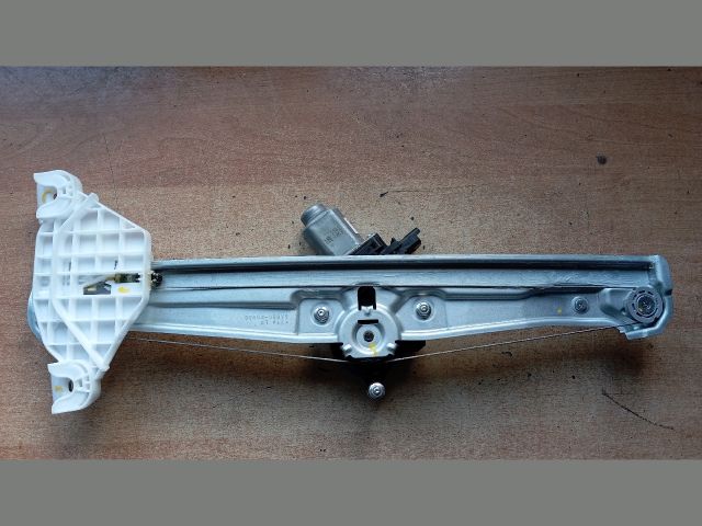 bontott HYUNDAI TUCSON Bal első Ablakemelő Szerkezet (Elektromos)