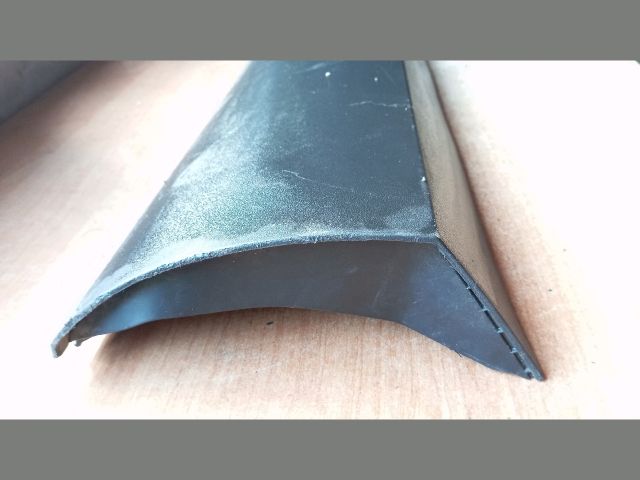 bontott HYUNDAI TUCSON Bal első Ajtó Díszléc