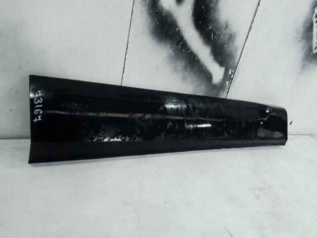 bontott HYUNDAI TUCSON Bal első Ajtó Díszléc