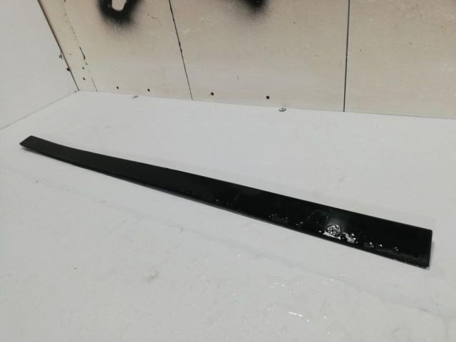 bontott HYUNDAI TUCSON Bal első Ajtó Díszléc