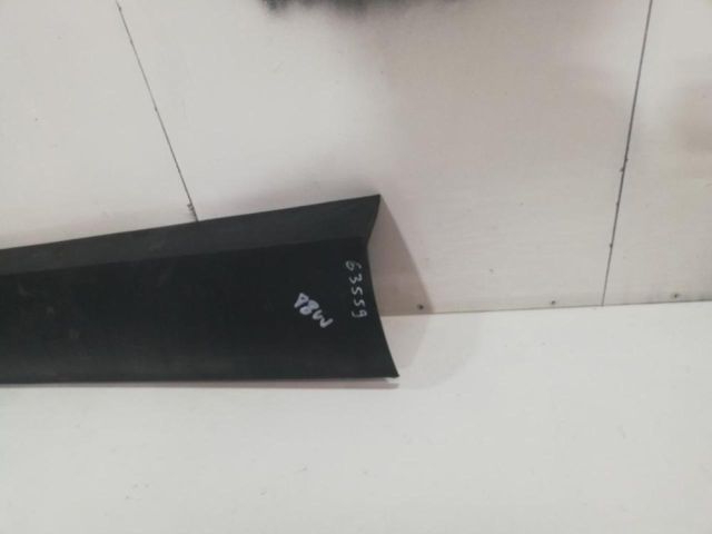 bontott HYUNDAI TUCSON Bal első Ajtó Díszléc