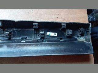 bontott HYUNDAI TUCSON Bal első Ajtó Díszléc