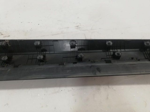 bontott HYUNDAI TUCSON Bal első Ajtó Díszléc