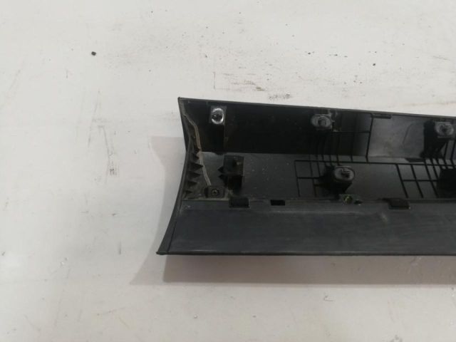 bontott HYUNDAI TUCSON Bal első Ajtó Díszléc