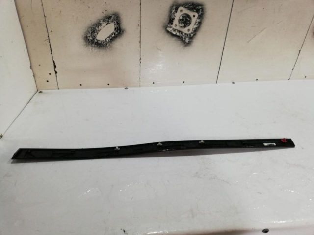bontott HYUNDAI TUCSON Bal első Ajtó Díszléc