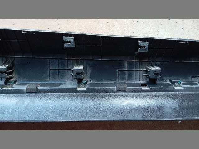 bontott HYUNDAI TUCSON Bal első Ajtó Díszléc