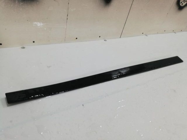 bontott HYUNDAI TUCSON Bal első Ajtó Díszléc