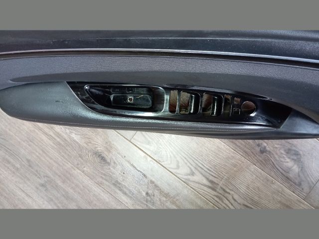 bontott HYUNDAI TUCSON Bal első Ajtó Kárpit