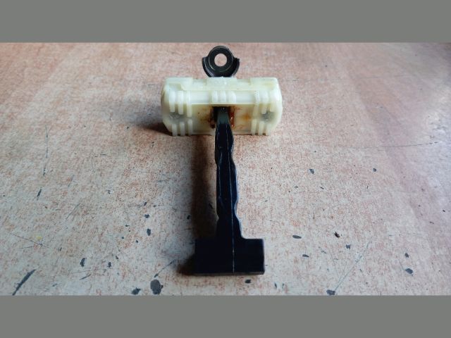 bontott HYUNDAI TUCSON Bal első Ajtóhatároló