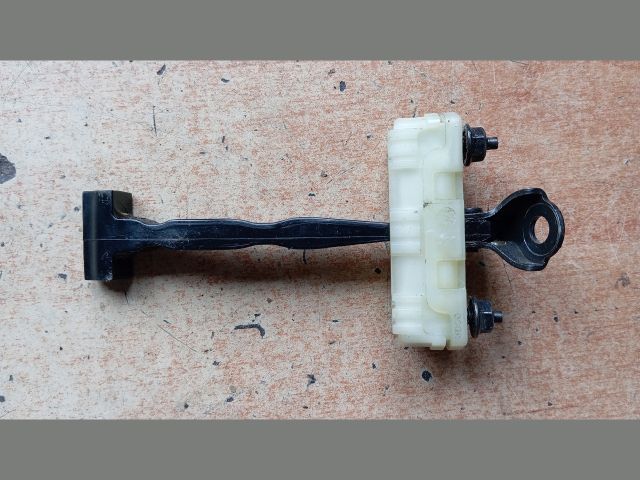 bontott HYUNDAI TUCSON Bal első Ajtóhatároló