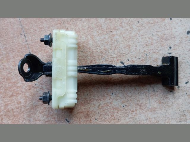 bontott HYUNDAI TUCSON Bal első Ajtóhatároló