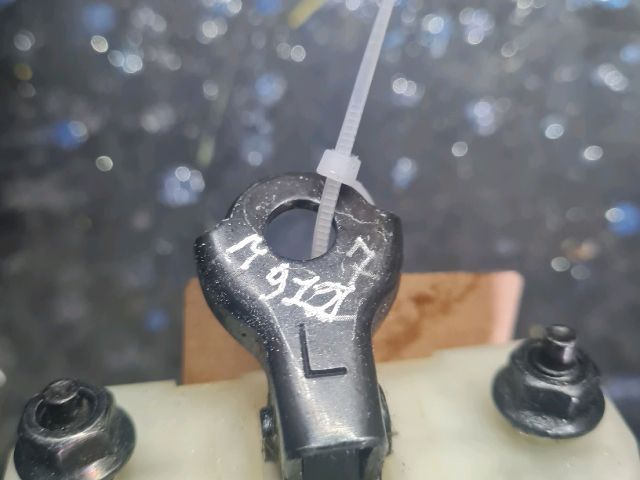 bontott HYUNDAI TUCSON Bal első Ajtóhatároló