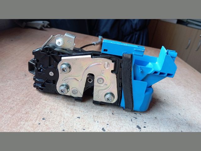 bontott HYUNDAI TUCSON Bal első Ajtózár