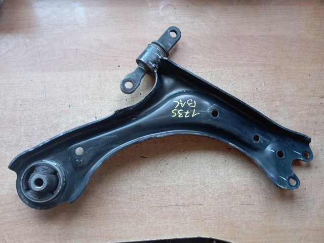 bontott HYUNDAI TUCSON Bal első Alsó Lengőkar