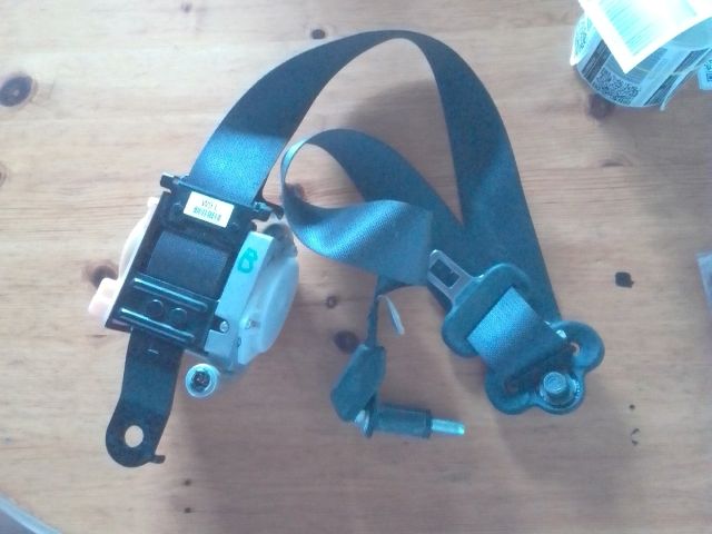 bontott HYUNDAI TUCSON Bal első Biztonsági Öv