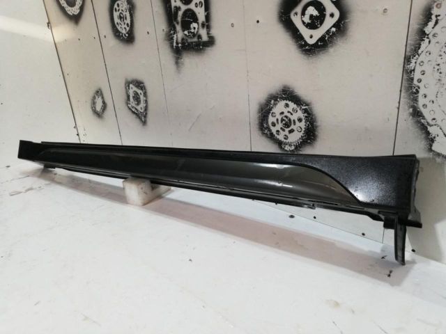 bontott HYUNDAI TUCSON Bal első Küszöb Díszléc