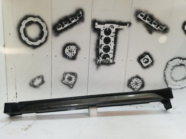 bontott HYUNDAI TUCSON Bal első Küszöb Díszléc