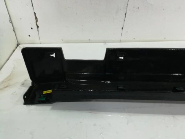 bontott HYUNDAI TUCSON Bal első Küszöb Díszléc