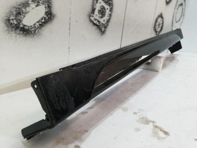 bontott HYUNDAI TUCSON Bal első Küszöb Díszléc