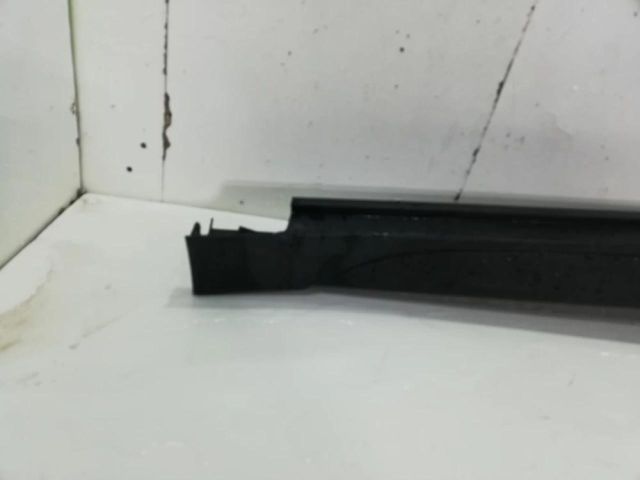 bontott HYUNDAI TUCSON Bal első Küszöb Díszléc