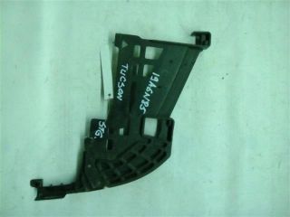 bontott HYUNDAI TUCSON Bal első Lökhárító Tartó (Műanyag)