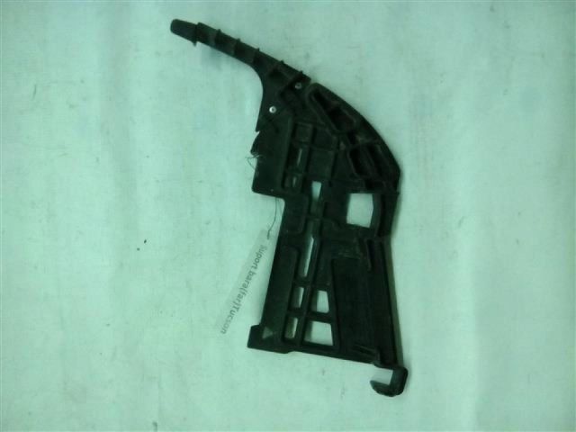 bontott HYUNDAI TUCSON Bal első Lökhárító Tartó (Műanyag)