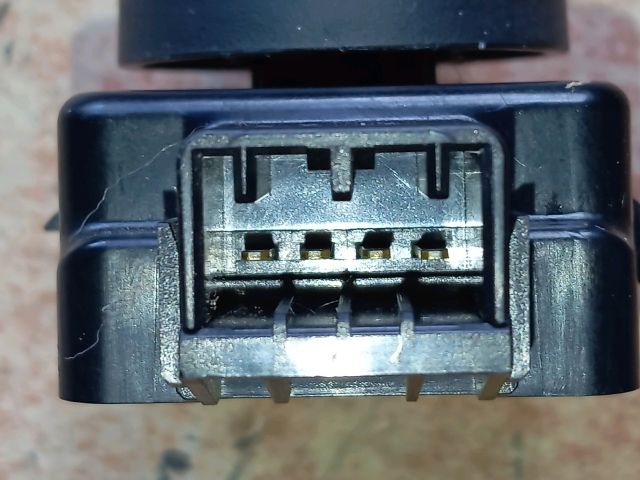 bontott HYUNDAI TUCSON Bal első Ülésállító Kapcsoló