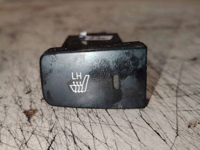 bontott HYUNDAI TUCSON Bal első Ülésfűtés Kapcsoló