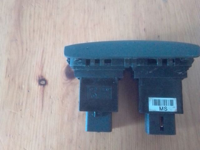 bontott HYUNDAI TUCSON Bal első Ülésfűtés Kapcsoló