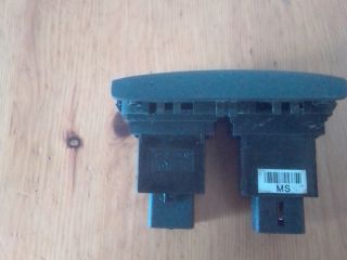 bontott HYUNDAI TUCSON Bal első Ülésfűtés Kapcsoló