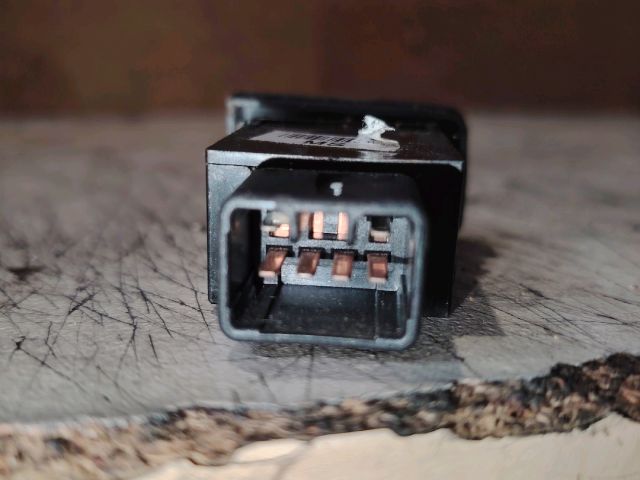 bontott HYUNDAI TUCSON Bal első Ülésfűtés Kapcsoló