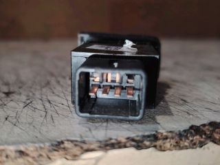 bontott HYUNDAI TUCSON Bal első Ülésfűtés Kapcsoló