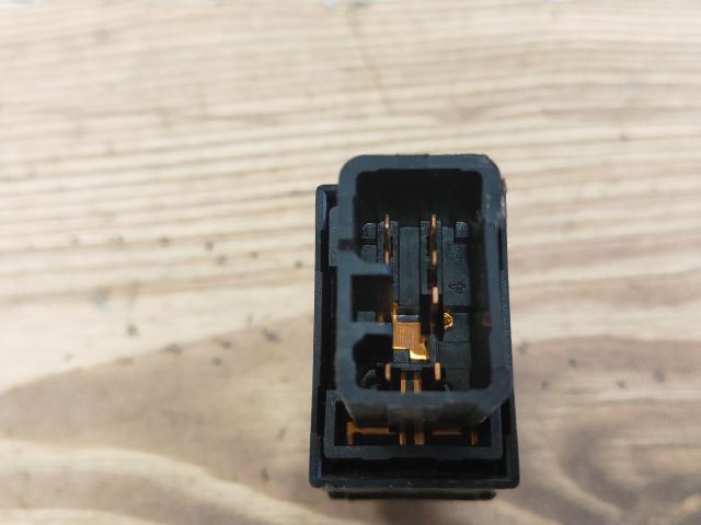 bontott HYUNDAI TUCSON Bal hátsó Ablakemelő Kapcsoló