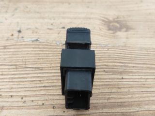 bontott HYUNDAI TUCSON Bal hátsó Ablakemelő Kapcsoló