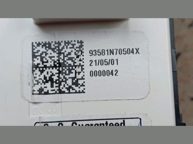 bontott HYUNDAI TUCSON Bal hátsó Ablakemelő Kapcsoló