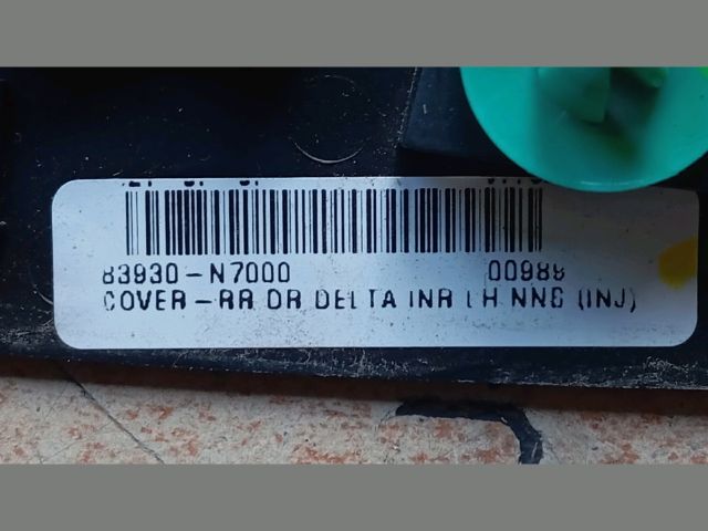 bontott HYUNDAI TUCSON Bal hátsó Ajtó Díszléc