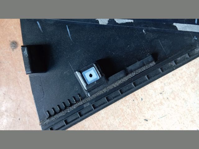 bontott HYUNDAI TUCSON Bal hátsó Ajtó Díszléc