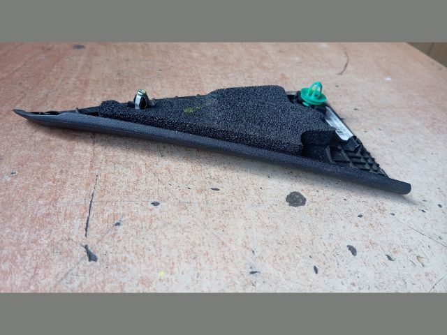 bontott HYUNDAI TUCSON Bal hátsó Ajtó Díszléc