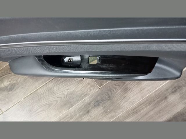 bontott HYUNDAI TUCSON Bal hátsó Ajtó Kárpit