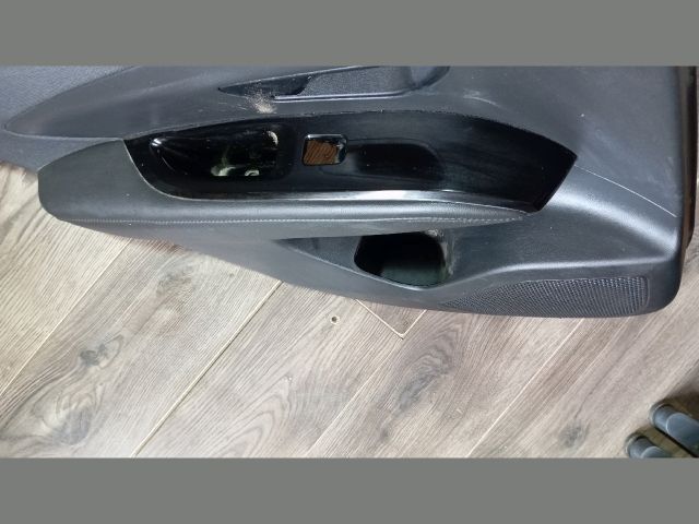 bontott HYUNDAI TUCSON Bal hátsó Ajtó Kárpit