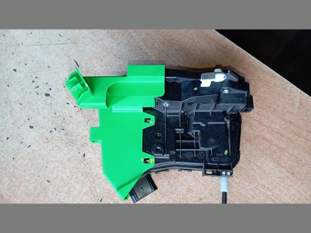 bontott HYUNDAI TUCSON Bal hátsó Ajtózár