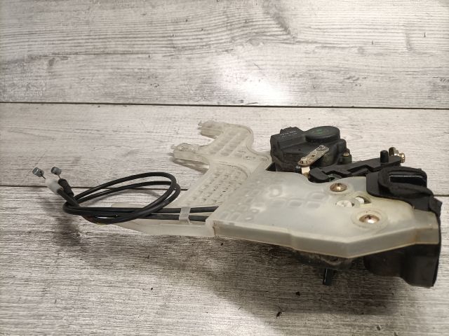 bontott HYUNDAI TUCSON Bal hátsó Ajtózár