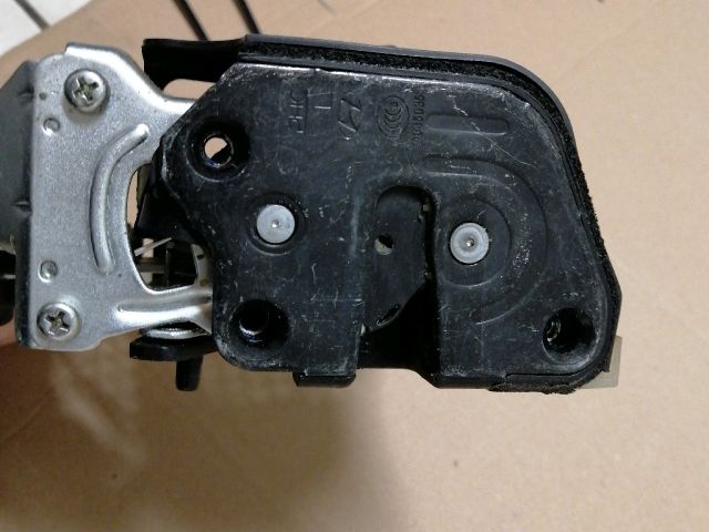 bontott HYUNDAI TUCSON Bal hátsó Ajtózár