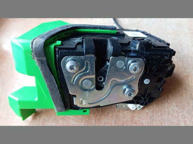 bontott HYUNDAI TUCSON Bal hátsó Ajtózár