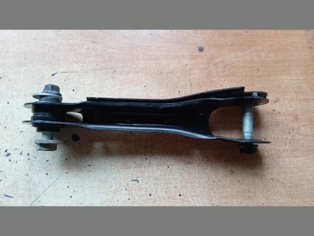 bontott HYUNDAI TUCSON Bal hátsó Alsó Hátsó Lengőkar